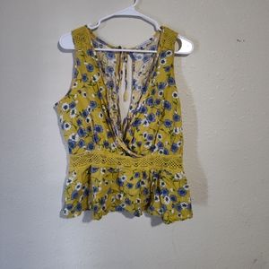 Cupcakes & Cashmere Yellow Floral Peplum Top size M